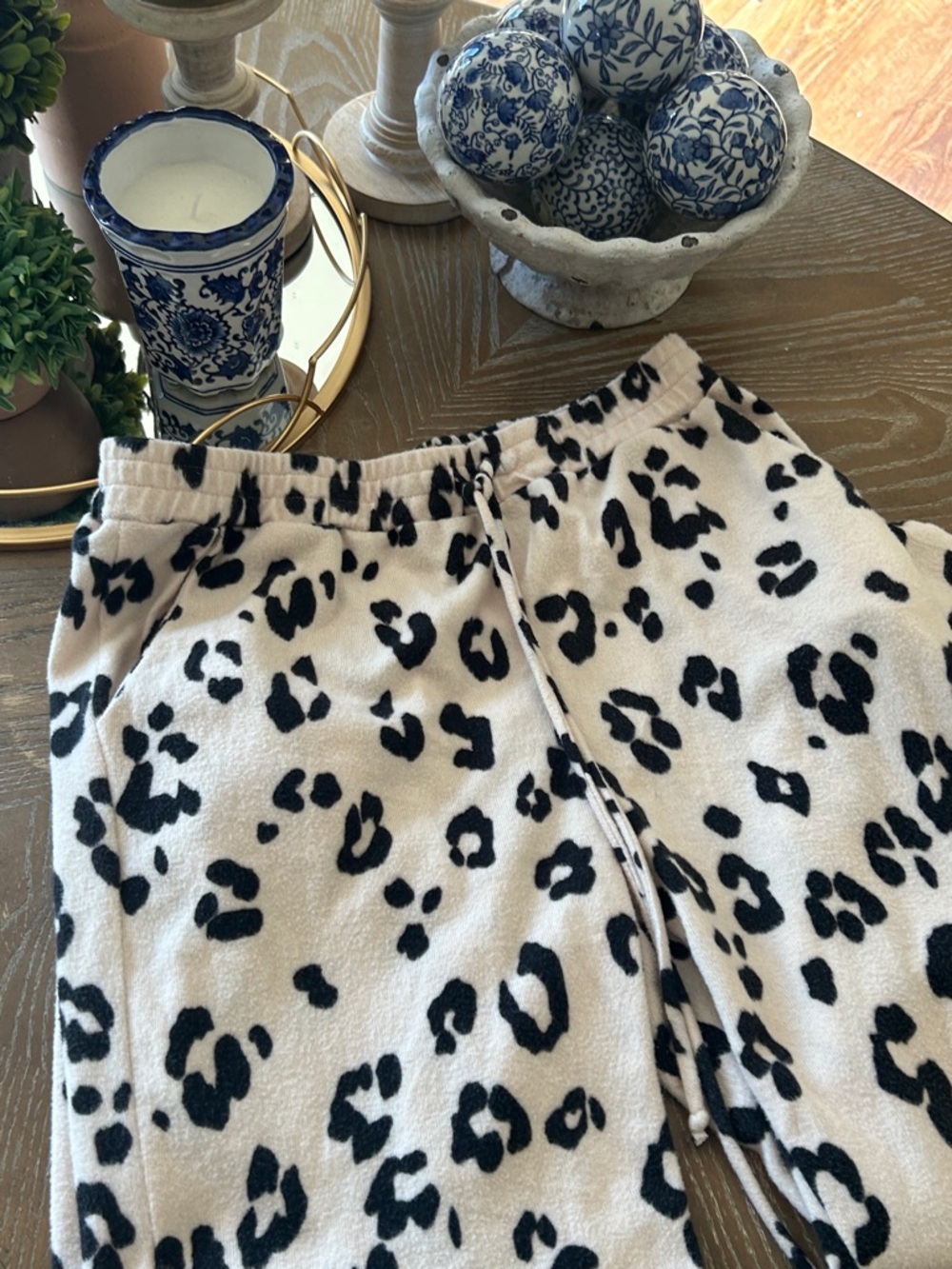 Women’s Lush Cozy Fleece Leopard Print Joggers Medium